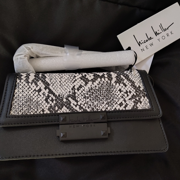 NWT Nicole Miller Black and White Faux Snake Print Bag 4.5" X 8.5. - Picture 5 of 5